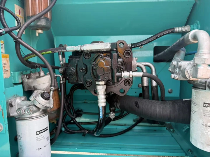 Bomba hidraulica de excavadora Kobelco SK200-8 usada