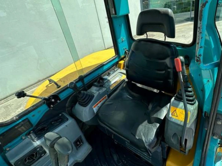 Cabina de la miniexcavadora Kubota KX155-3