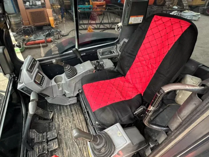 Cabina de la miniexcavadora Kubota KX165