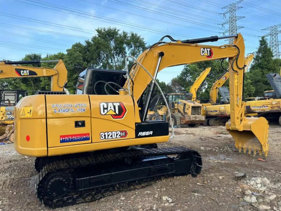 Excavadora CAT 312D2GC lado delantero derecho