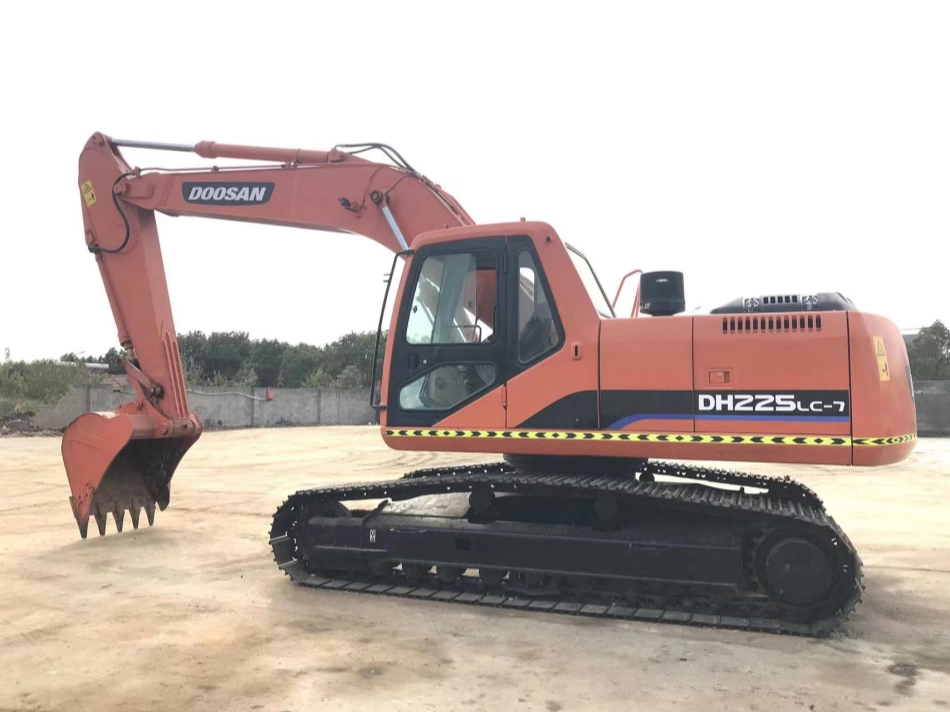 Excavadora Doosan DH225-7 usada para obra general