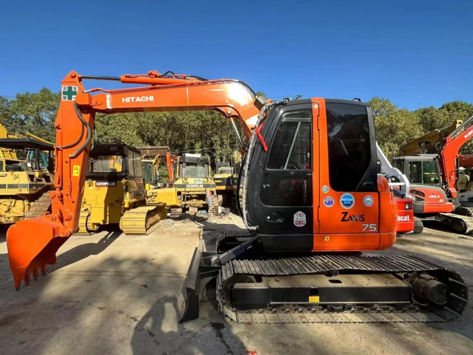 Excavadora Hitachi ZX75US usada para espacios reducidos