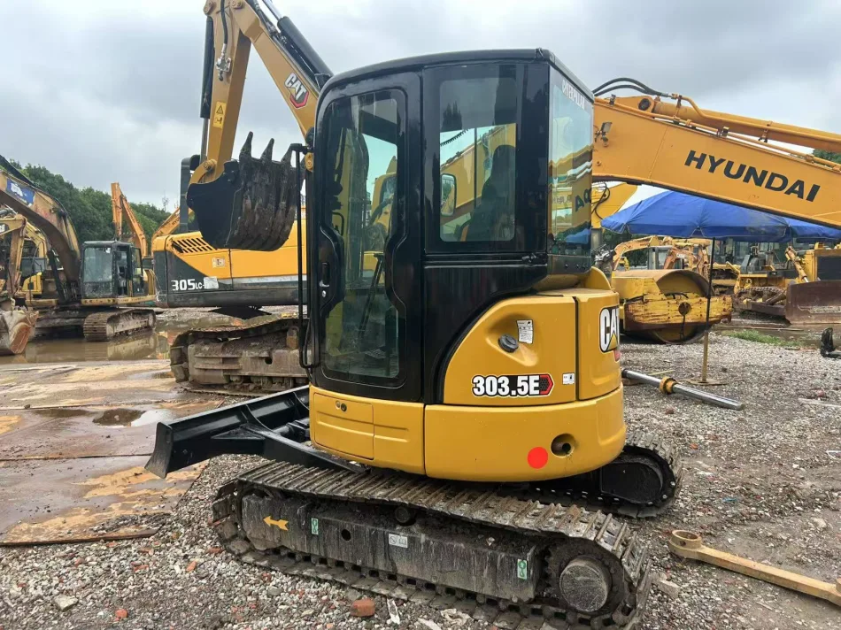 Miniexcavadora CAT 303.5E lado trasero izquierdo