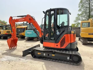 Miniexcavadora Hitachi ZX50 lado trasero izquierdo