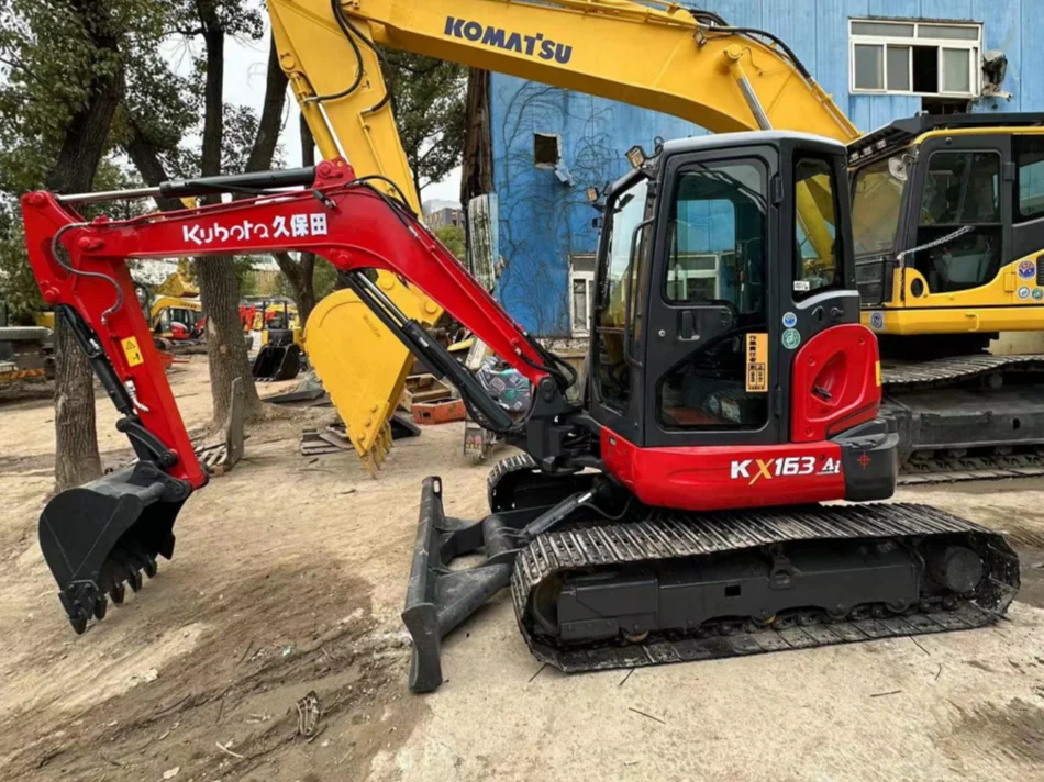 Miniexcavadora Kubota KX163 lado izquierdo