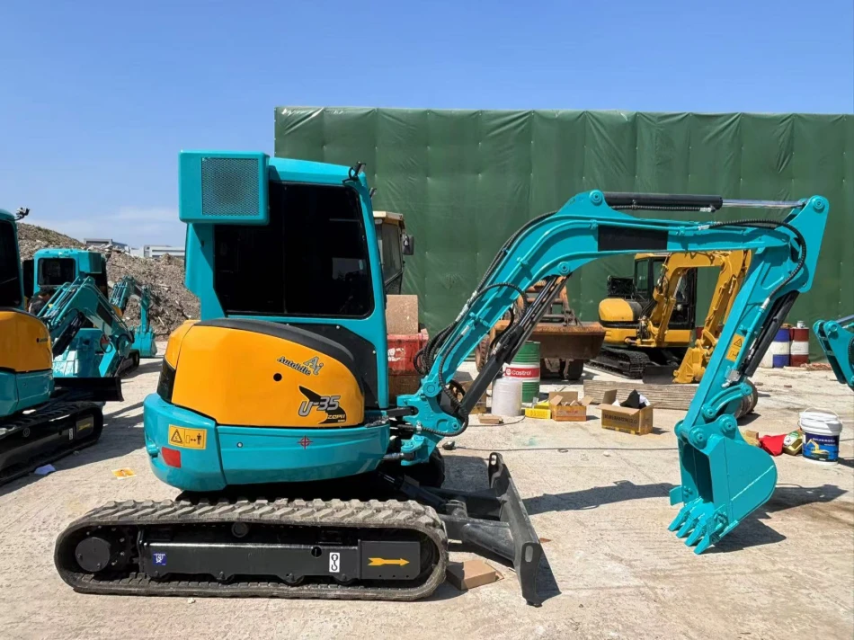 Miniexcavadora Kubota U35 lado derecho