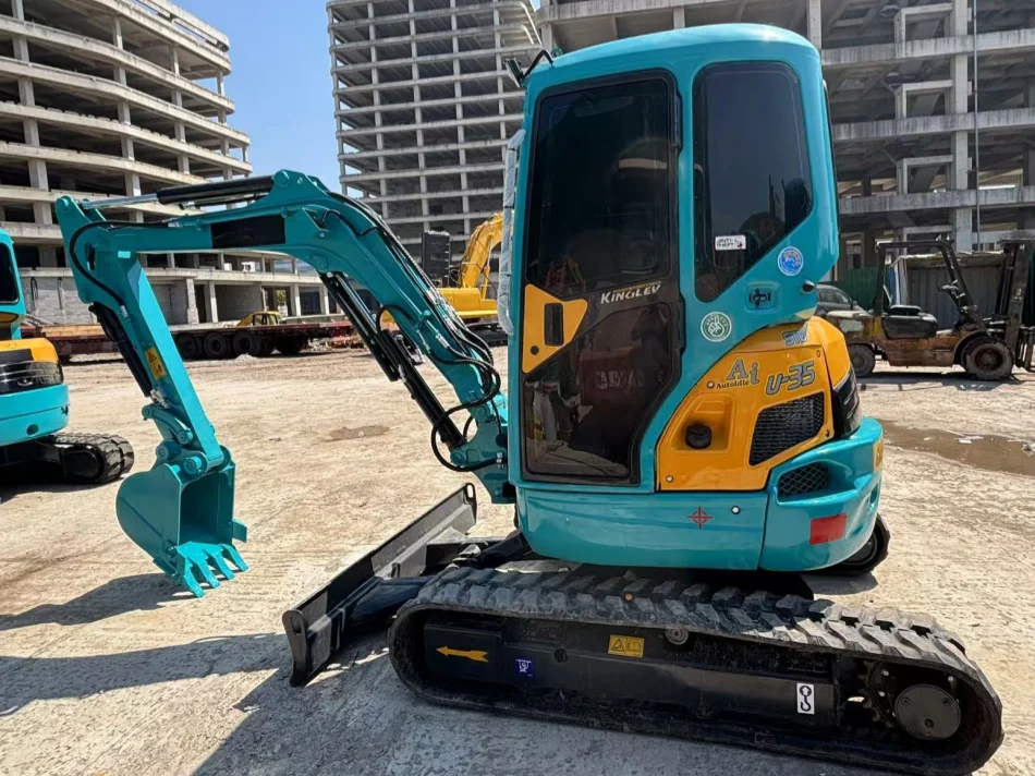 Miniexcavadora Kubota U35 lado izquierdo