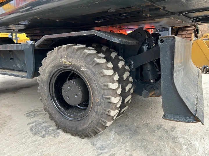 Neumático para excavadora Hyundai R210-9W