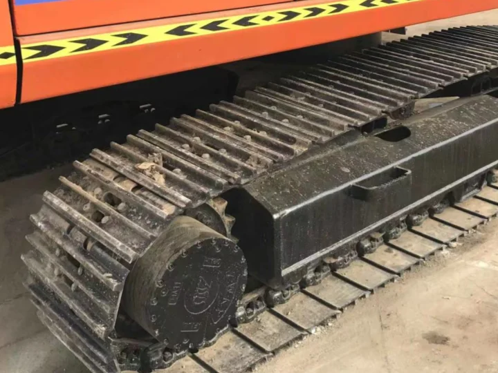 Oruga de excavadora Doosan DH225