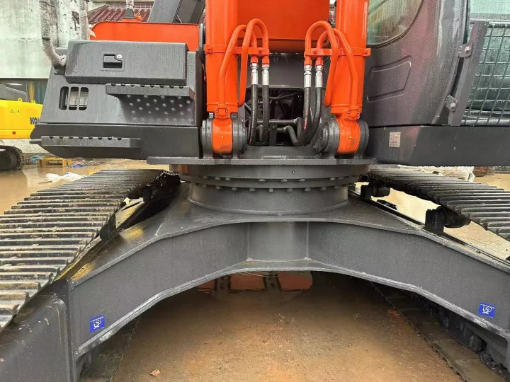 Parte frontal de la excavadora Hitachi ZX350