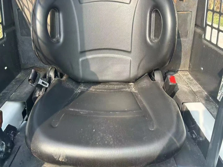 Cabina de la minicargadora Bobcat s150