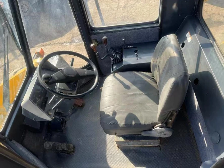 Cabina del cargador Komatsu WA320