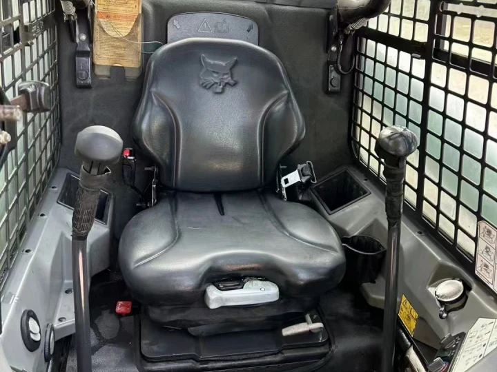 Cabina del minicargador Bobcat S550
