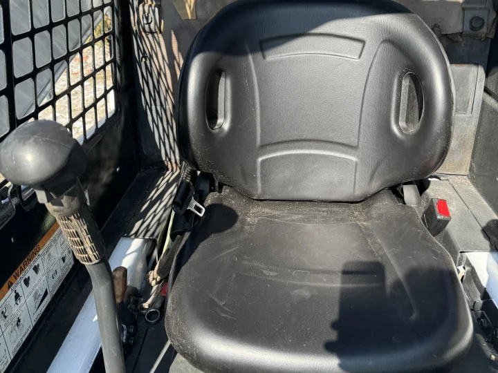 Cabina del minicargador Bobcat s130