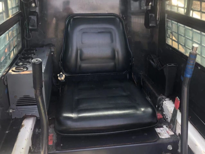 Cabina del minicargador Bobcat s16