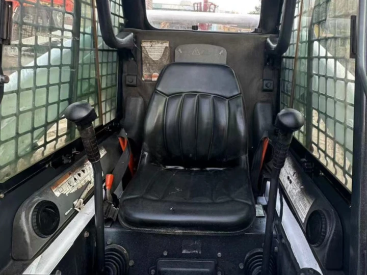Cabina del minicargador Bobcat s185