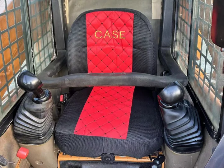 Cabina del minicargador CASE 440H