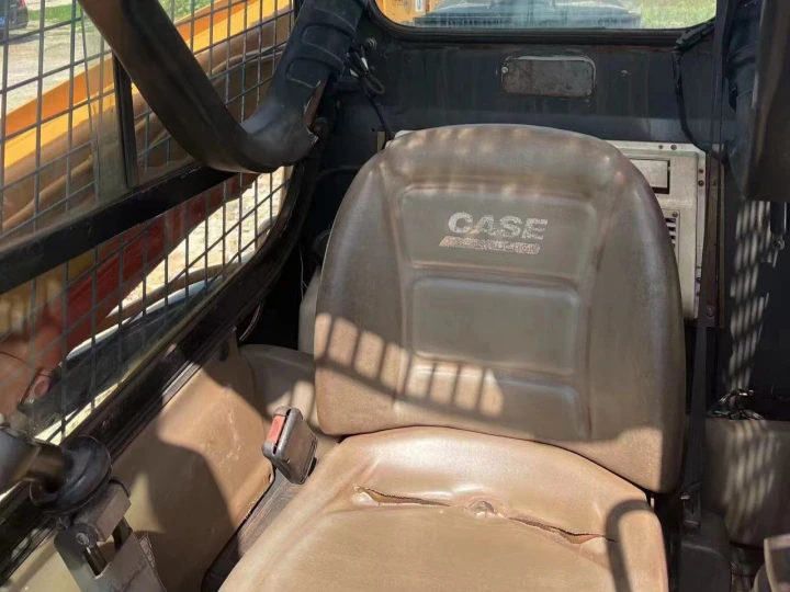 Cabina del minicargador CASE SR250