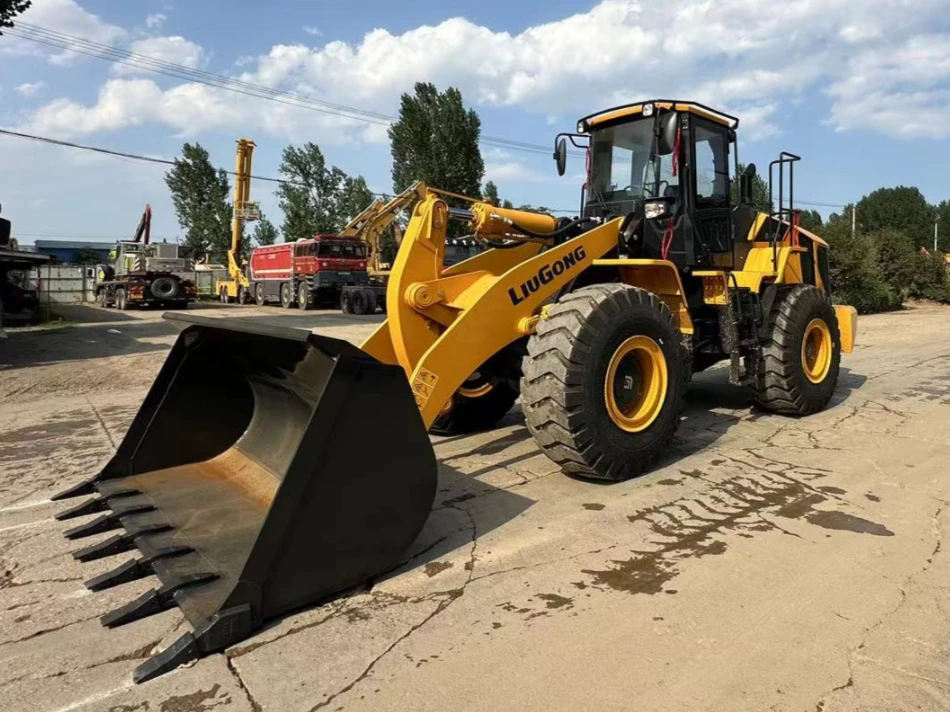 Cargador LiuGong 856H lado delantero izquierdo