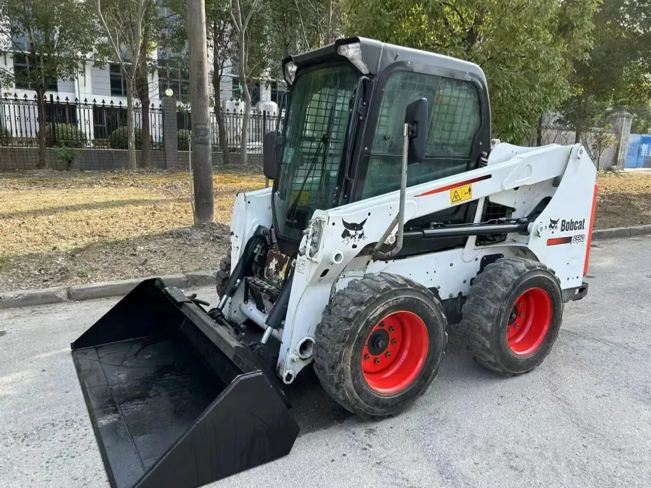Cargadora compacta Bobcat s550 lado izquierdo