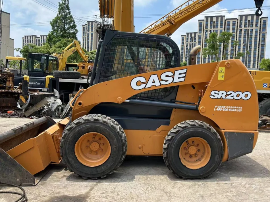 Case SR200 usada para jardineria y obra urbana