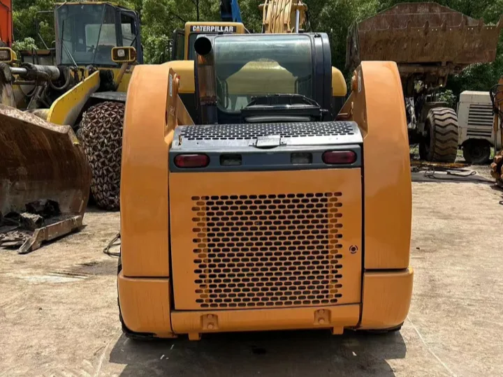 Cargadora compacta CASE SR200 parte trasera