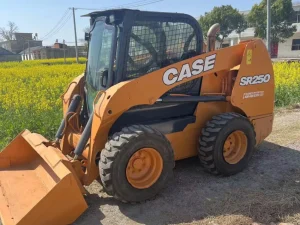 Cargadora compacta CASE SR250 parte delantera izquierda