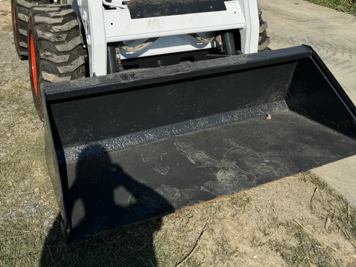Cucharón de cargadora compacta Bobcat s130