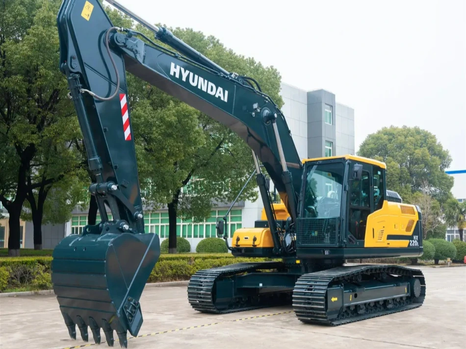 Excavadora Hyundai HX220L lado izquierdo