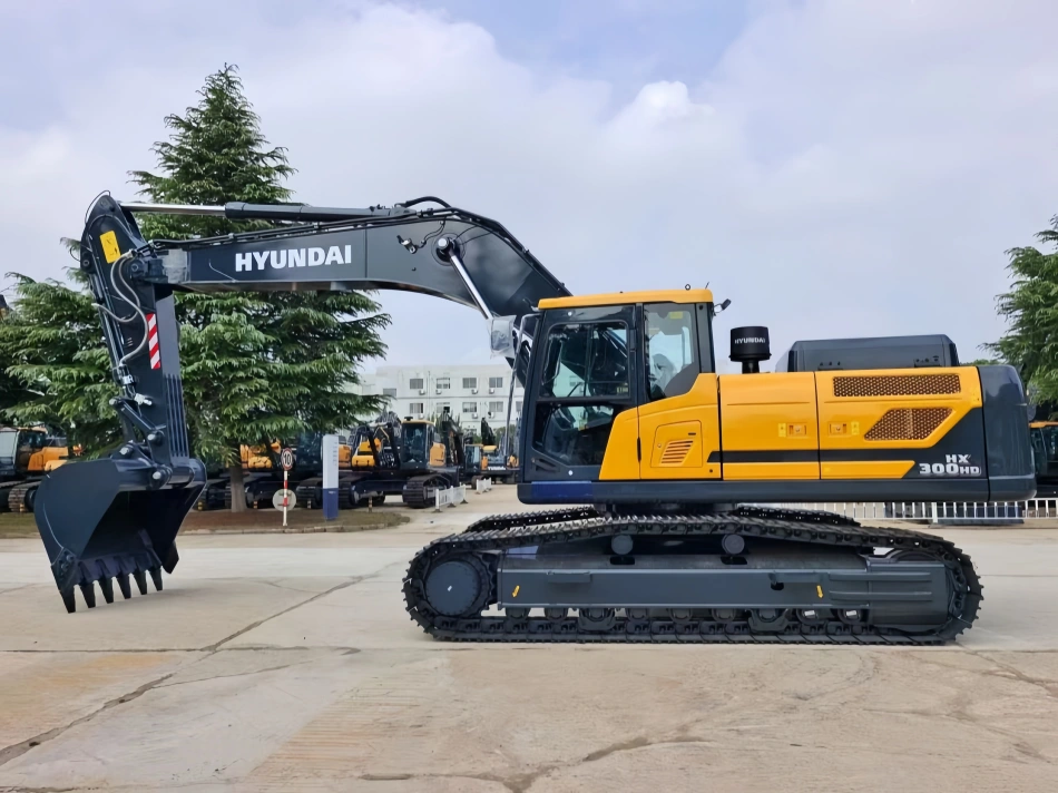 Excavadora Hyundai HX300HD lado izquierdo