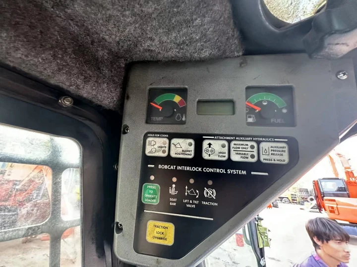 Indicador de la minicargadora Bobcat s185