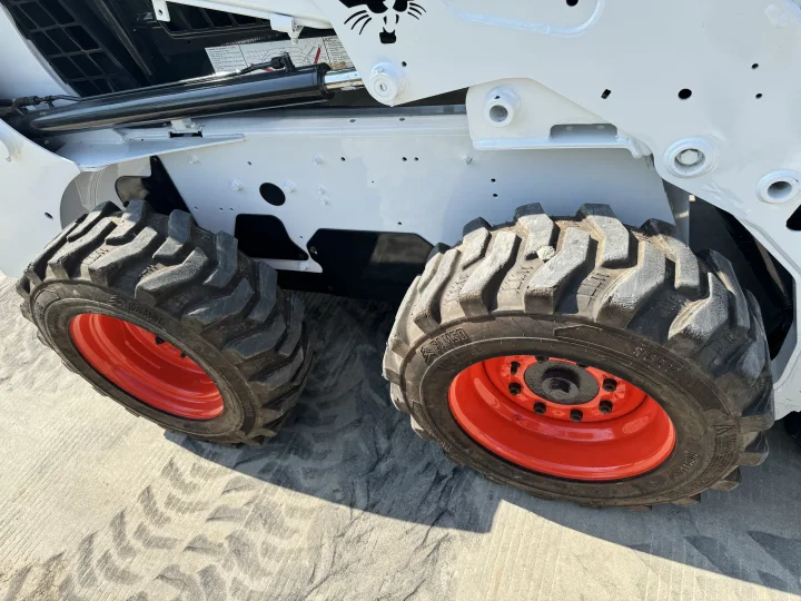 Neumáticos para minicargadora Bobcat s130