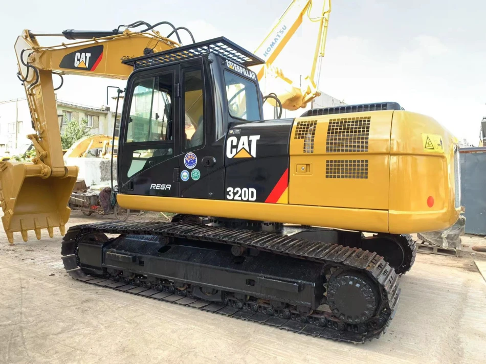 Excavadora Caterpillar 320D usada vista lateral