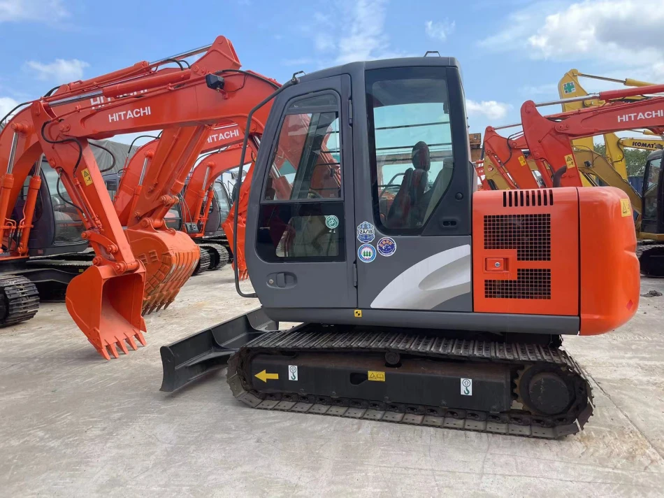 Hitachi ZX60 y ZX75US usada para obra urbana