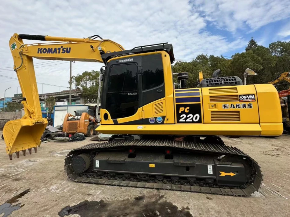 Komatsu PC200-8 vs PC220-8 usada para comparar excavadoras