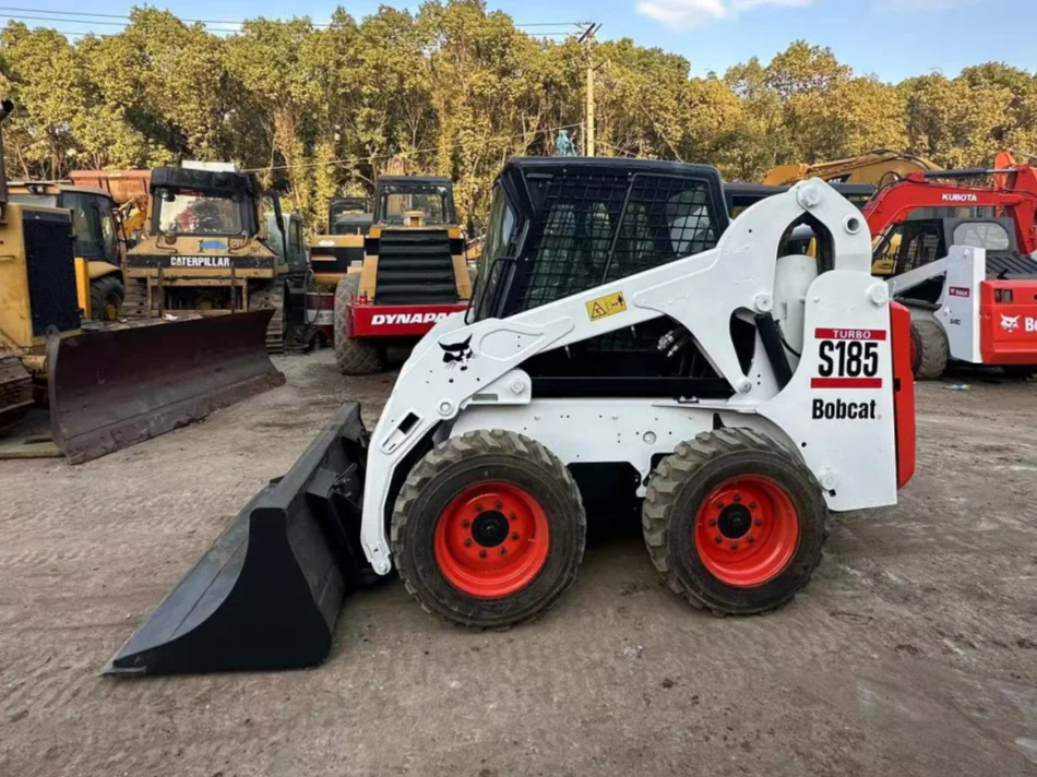 Minicargadora Bobcat S185 usada comparada con Bobcat S130 y S150