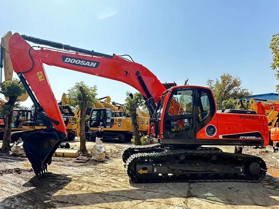 Excavadora Doosan DX225LC usada comparada con Doosan DH225-7 de segunda mano