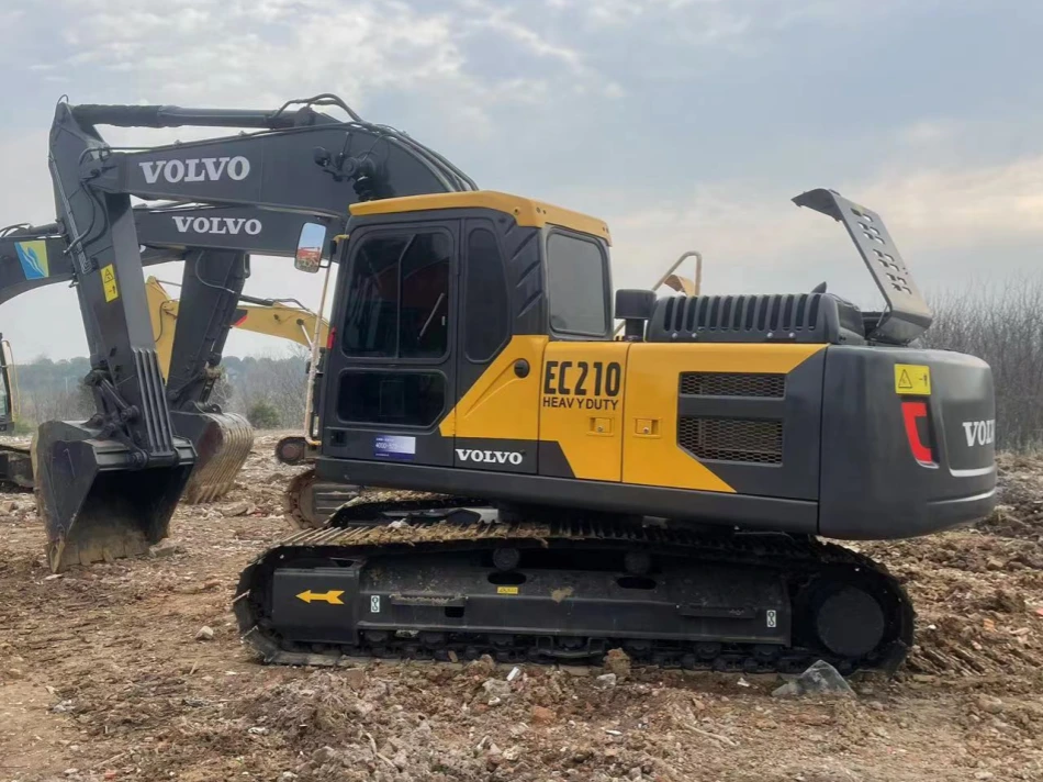 Excavadora Volvo EC210D usada comparada con Volvo EC300E para obra mediana